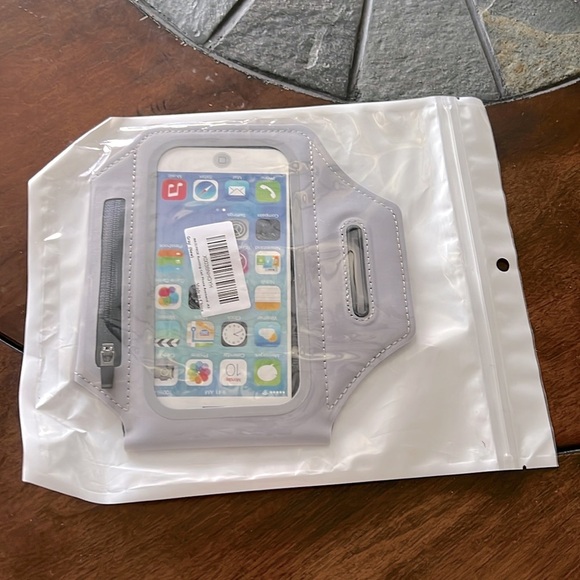 Running armband sleeve case NWT - Picture 1 of 2